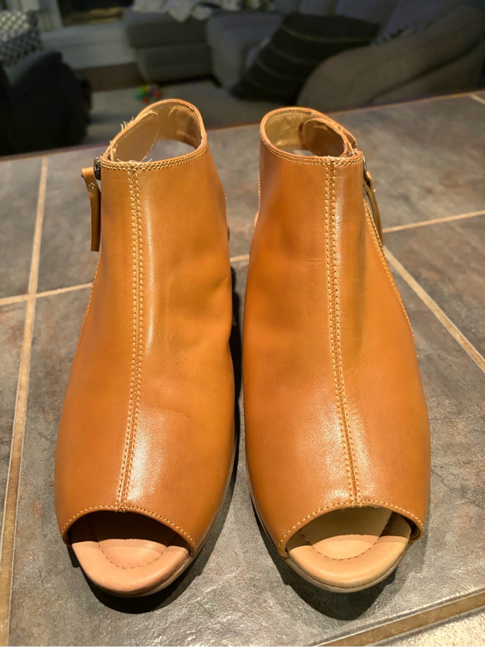 Earth Women's Tan Open-Toe Leather Ankle Sandals